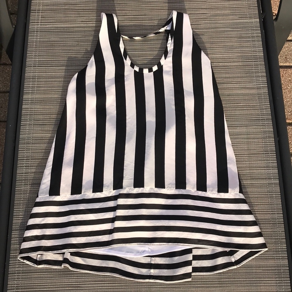 🎯NWOT BCBGMaxAzria Dana Stripe Open Back Halter Top - Picture 4 of 13